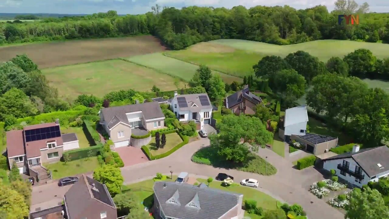Video van Toon Hermanssingel 8
