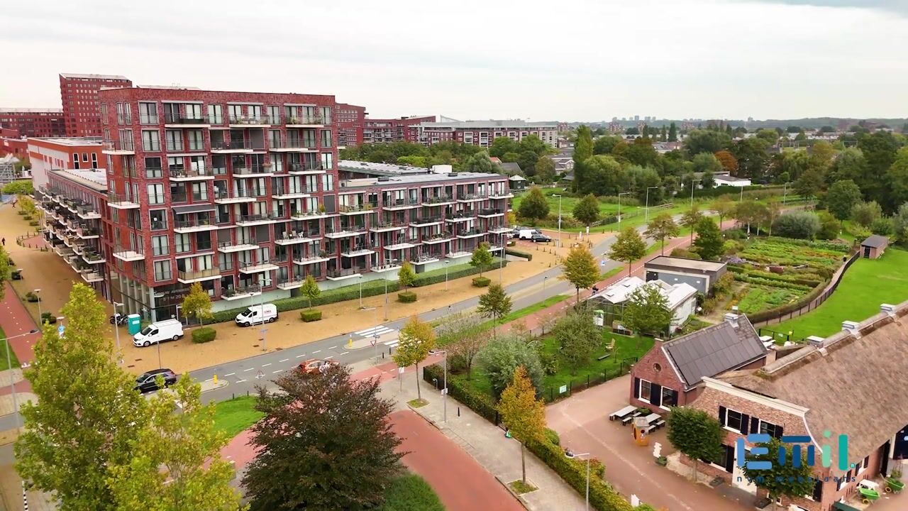 Video van Vrouw Avenweg 6-D