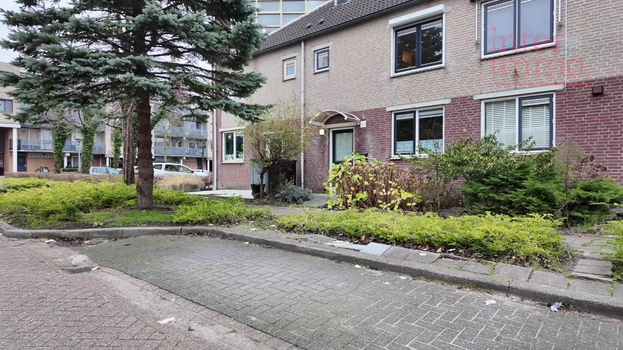 Bekijk video van Nat King Colestraat 14