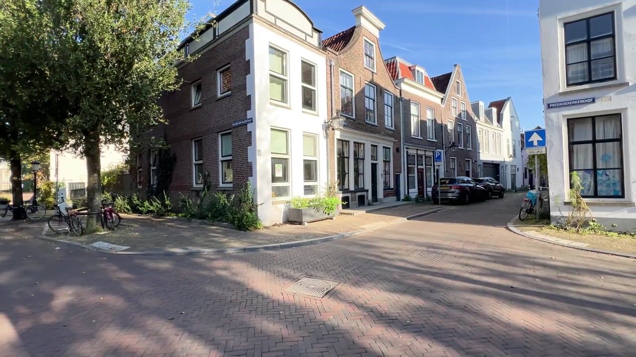 Bekijk video van Lange Lauwerstraat 34