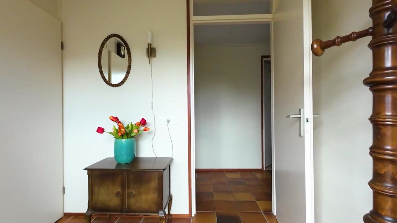 Video van Van Tuyll van Serooskerkenweg 46