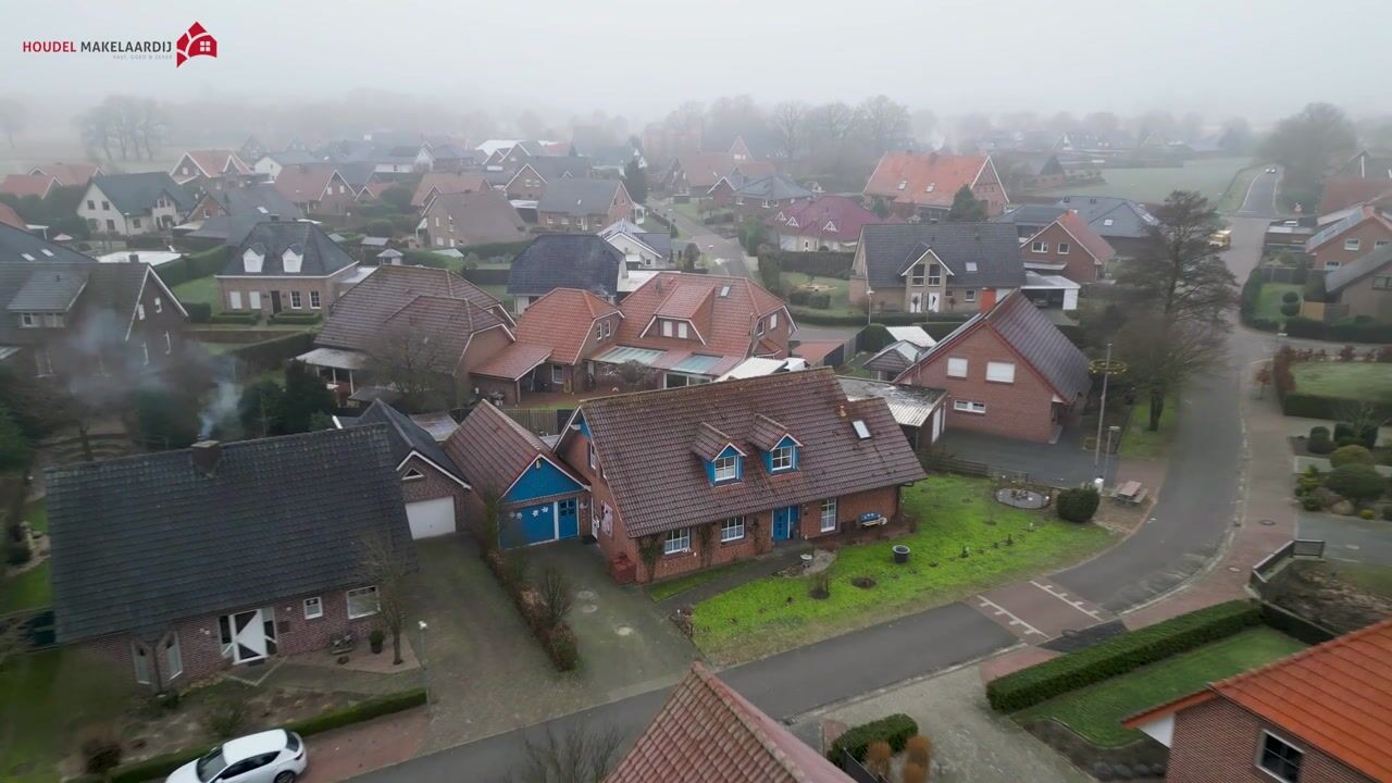 Bekijk video van Bahnhofsweg 12