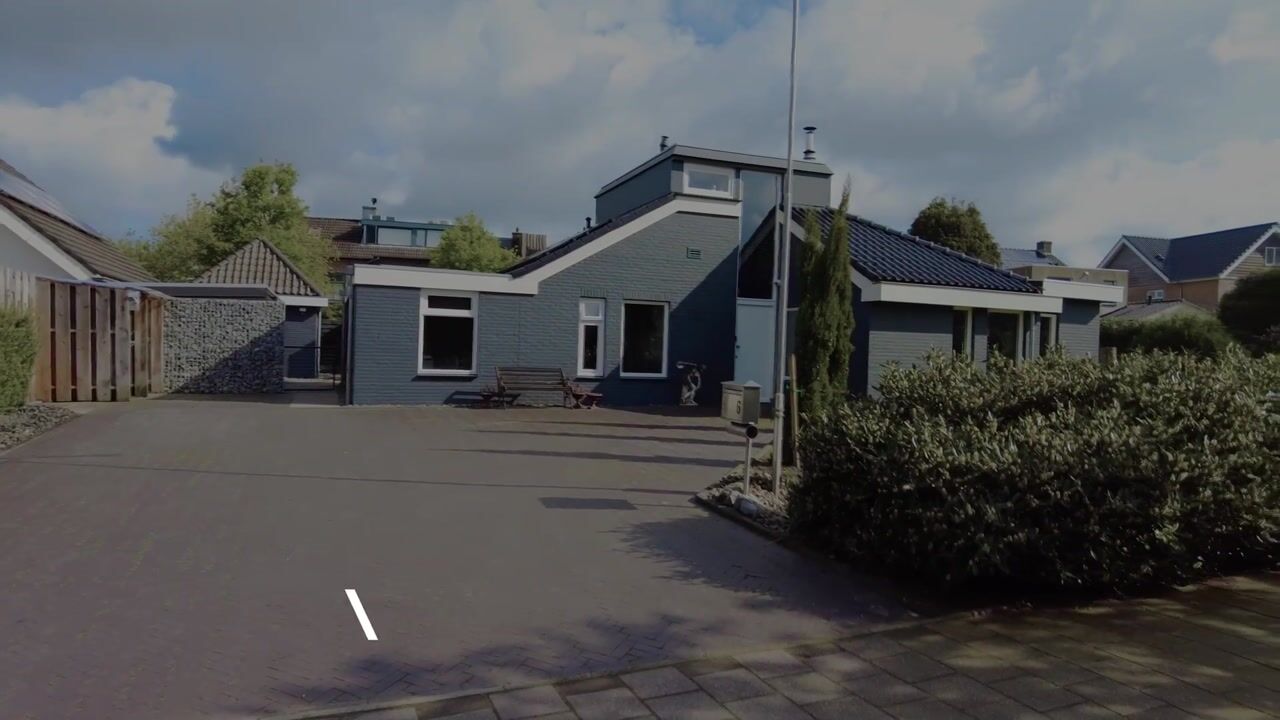 Bekijk video van Hoenderkamp 6