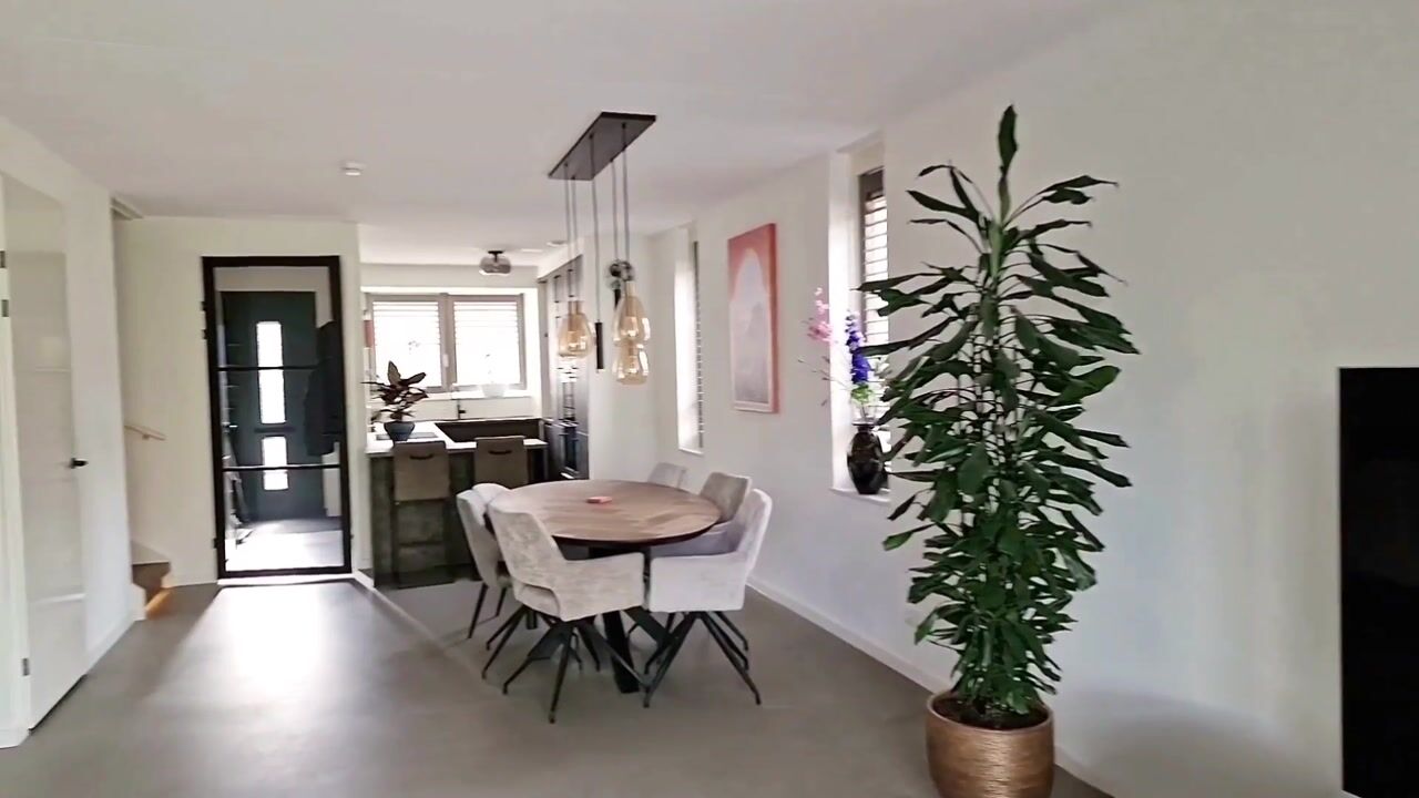 Video van Edgar du Perronstraat 179