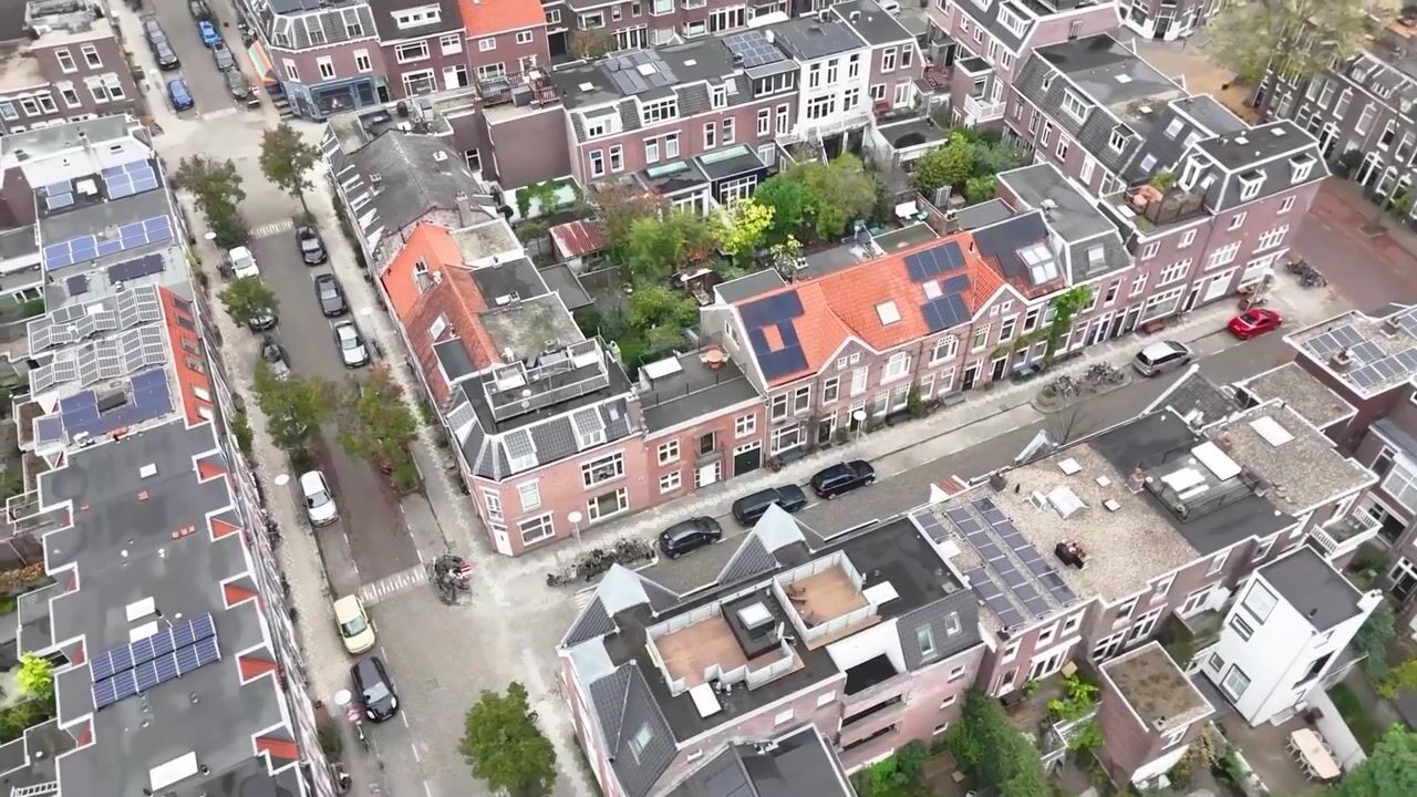 Bekijk video van Van Leeuwenhoeckstraat 11