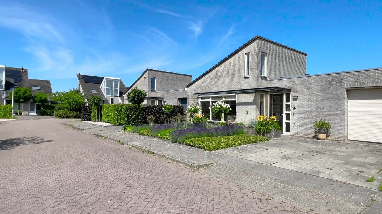 Video of De Eker 10