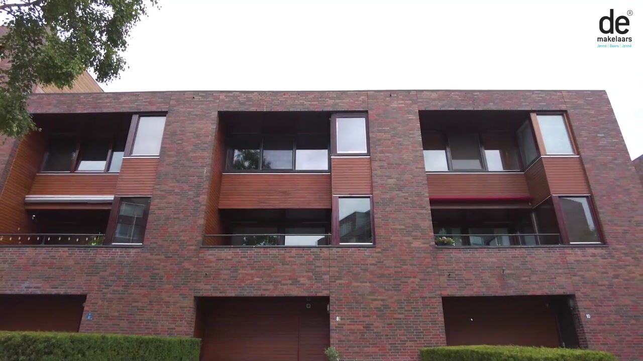 Video van Mahoniehout 8