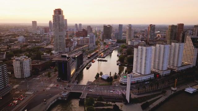 Bekijk video van Riva Rotterdam