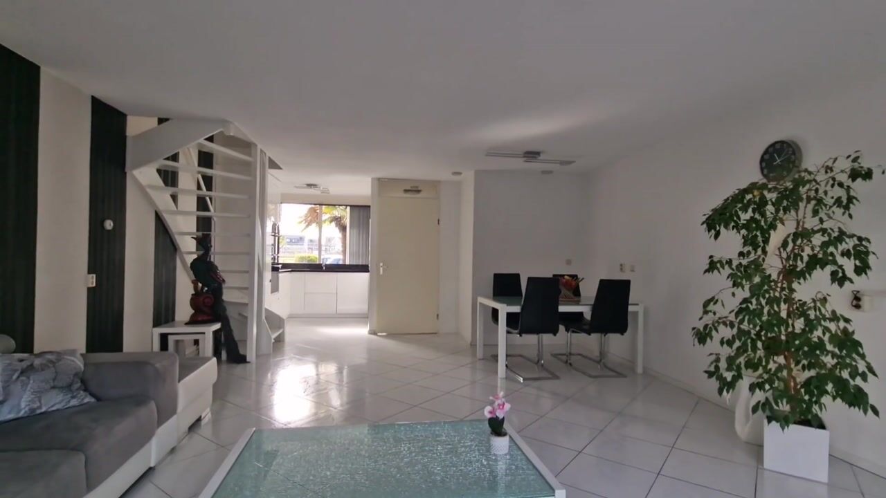 Video of Carry van Bruggenhof 39